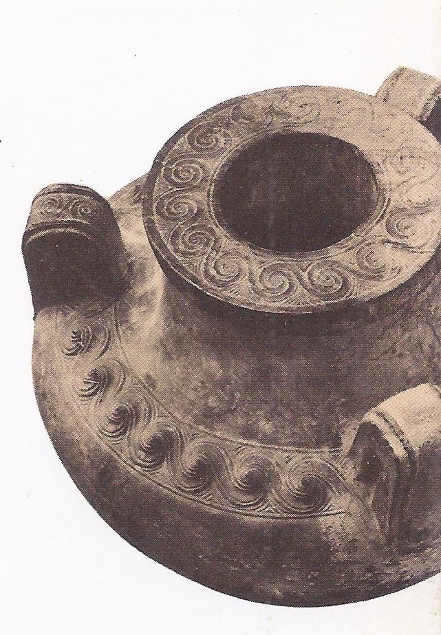 Patterns of Spirals are found on many Cretan artifacts of the Bronze Age and may have been the origin of the spiral patterns that became popular in Egypt c. 2000 B.C. Thus limestone amphora, from Knossos, dates from c. 1400 B.C. and is thus probably a little later than the Santorin eruption.